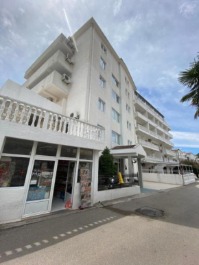 Azzuro apartments Budva